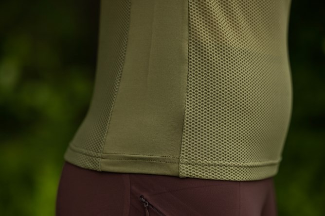 Поло с перфорацией Olive. Covalliero 5