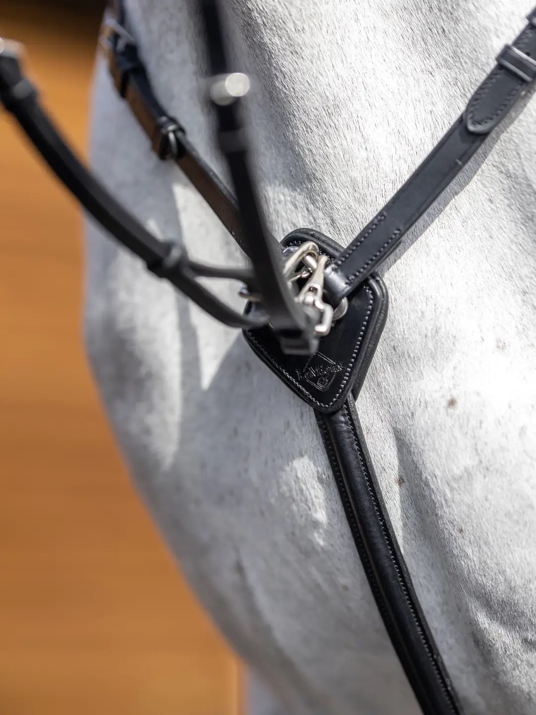Подперсье с мартингалом Breastplate Black, кожа. LeMieux 2